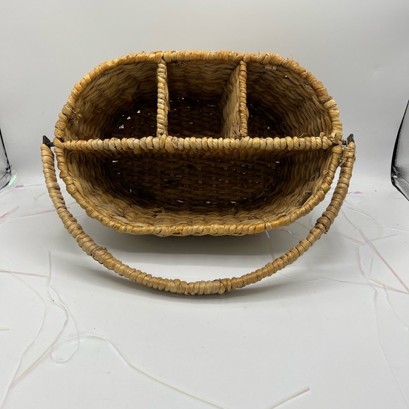 Whicker caddy plates & silverware or as a plant holder or school supplies - Picture 6 of 10